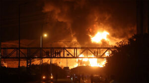 Iran-Israel War: इज़रायल के हमलों से धधकी दुनिया की सबसे बड़ी गैस फील्ड, ईरान की चेतावनी – हमले रोके जाएं तभी जवाबी कार्रवाई भी थमेगी